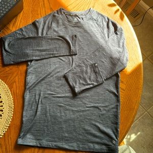 Gaiam Men’s long sleeve crewneck-size Medium